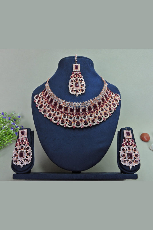 Creative Maroon Color Alloy Necklace With Earrings and Mang Tikka