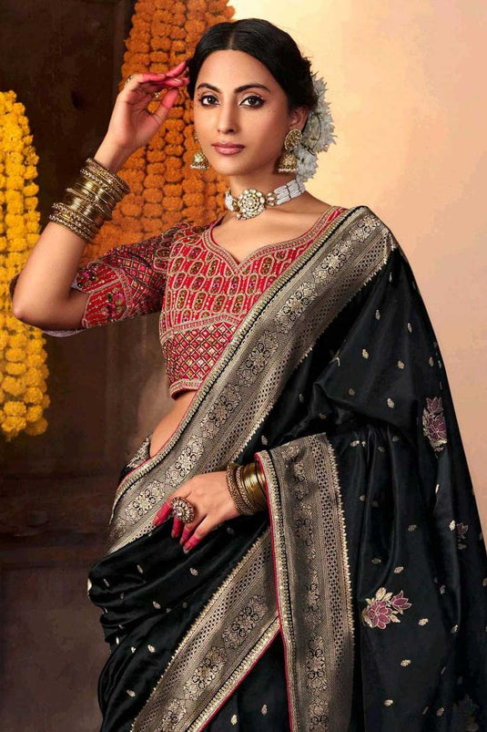 Attractive Lace Border Work & Heavy Pallu Saree In Black Color