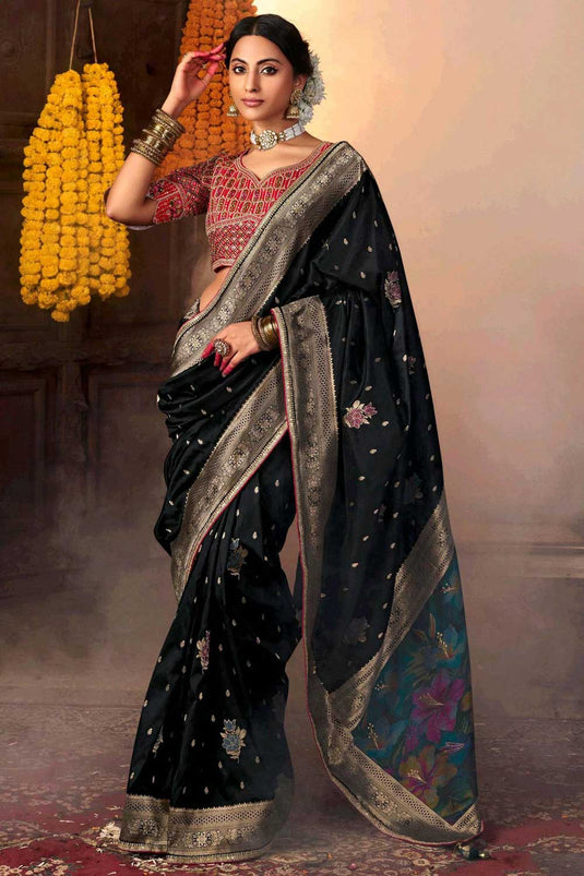 Attractive Lace Border Work & Heavy Pallu Saree In Black Color