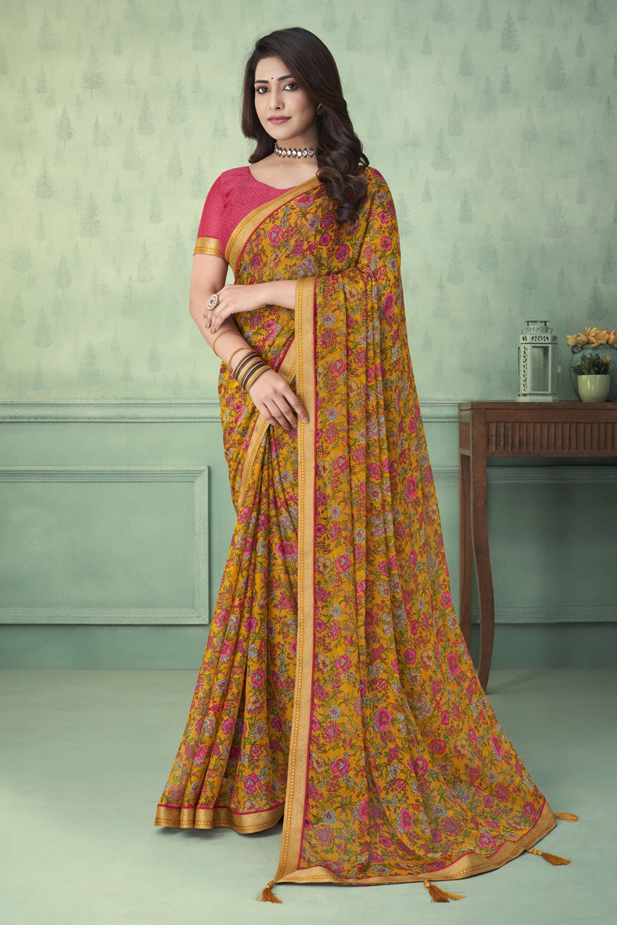 Floral Printed Saree With Unstitched Blouse