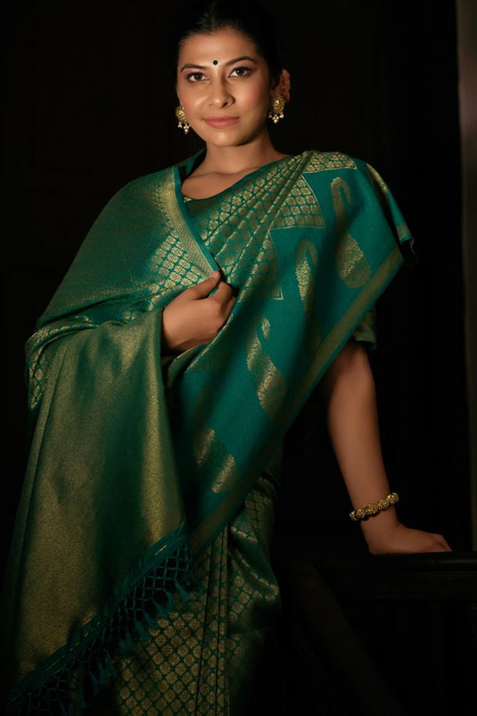 Riveting Kanjivaram Silk Weaving Designs Two Tone Saree In Green Color
