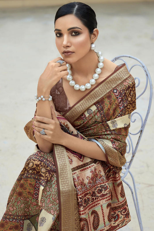 Viscose Fabric Sangeet Wear Vintage Saree In Multi Color
