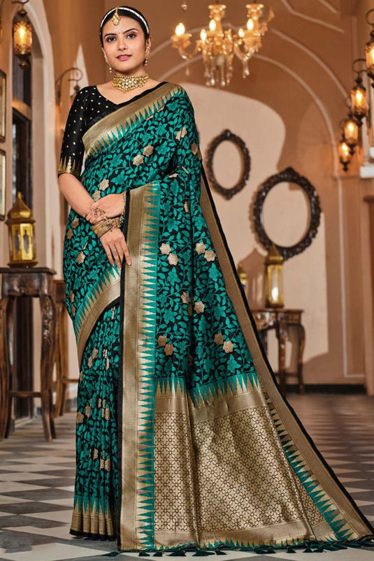 Peacock Green Soft Handloom Weaving Silk Saree with Copper Zari - Pramo  Clothing