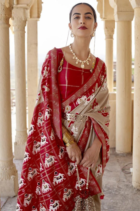 Art Silk Fabric Cream Color Function Wear Posh Saree With Printed Work