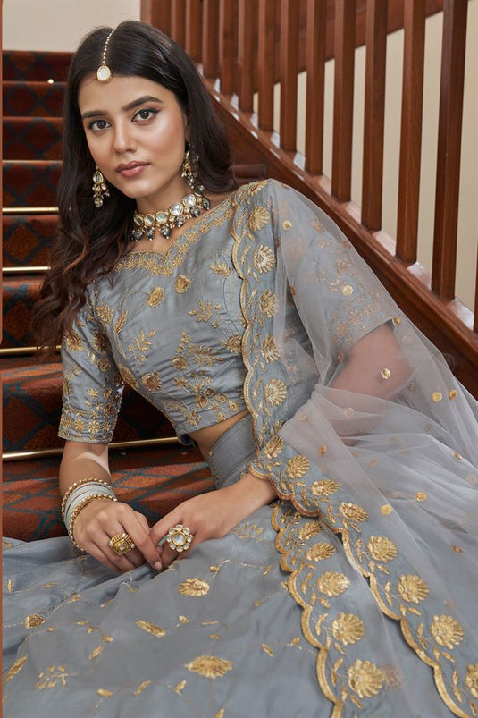 Nameerabyfarooq - Latest Grey Lehenga Choli #BridalDress Pakistani is an  elite attire beautifully emblazoned with detailed zardosi work. Gorgeous  embellishments of sequins, naqshi, pearls, dabka and crystals work enhances  its glamorous and #